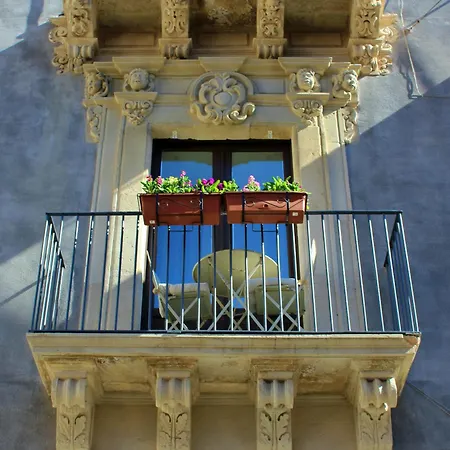 Il Barocco, 3 Bedrooms Deluxe 230mq2 Apartment Catania